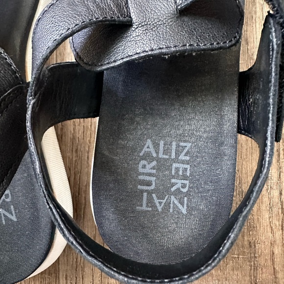 Naturalizer sandals size 6 - Picture 2 of 4